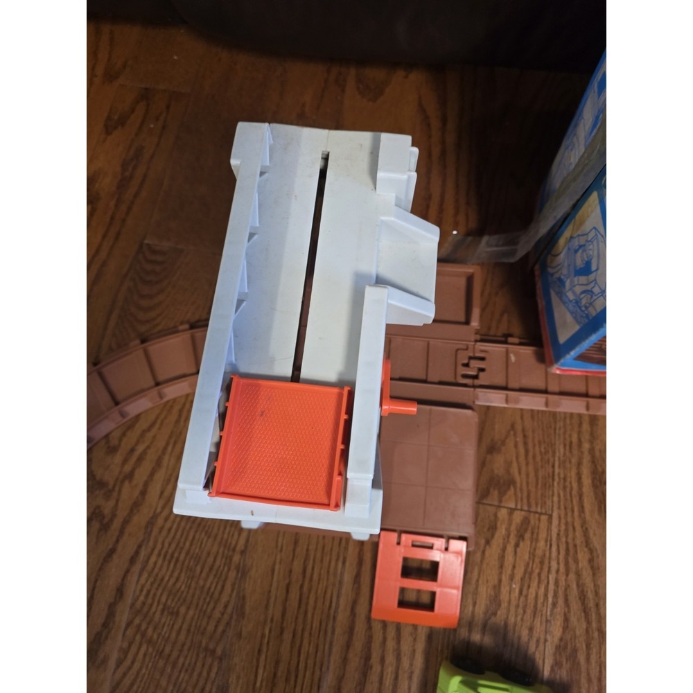 Fisher Price Little People Lift and Load Railroad #943 near complete - Picture 8 of 16